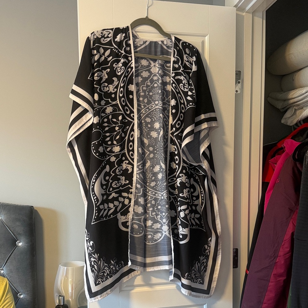 Black and White Patterned Kimono